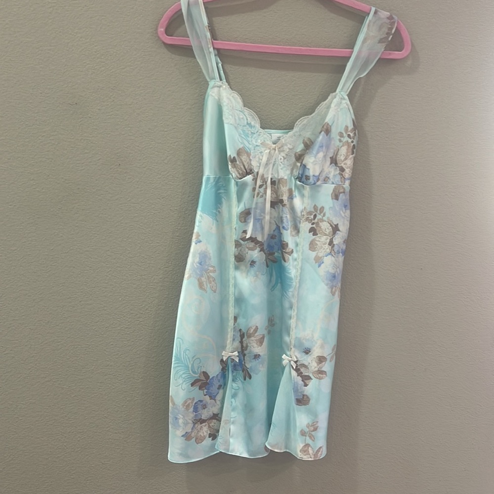 Matching set night gown robe set it’s beautiful - Picture 4 of 7